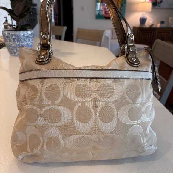 Coach Signature Poppy Large Tan Handbag - Pre-Owned - Picture 5 of 11